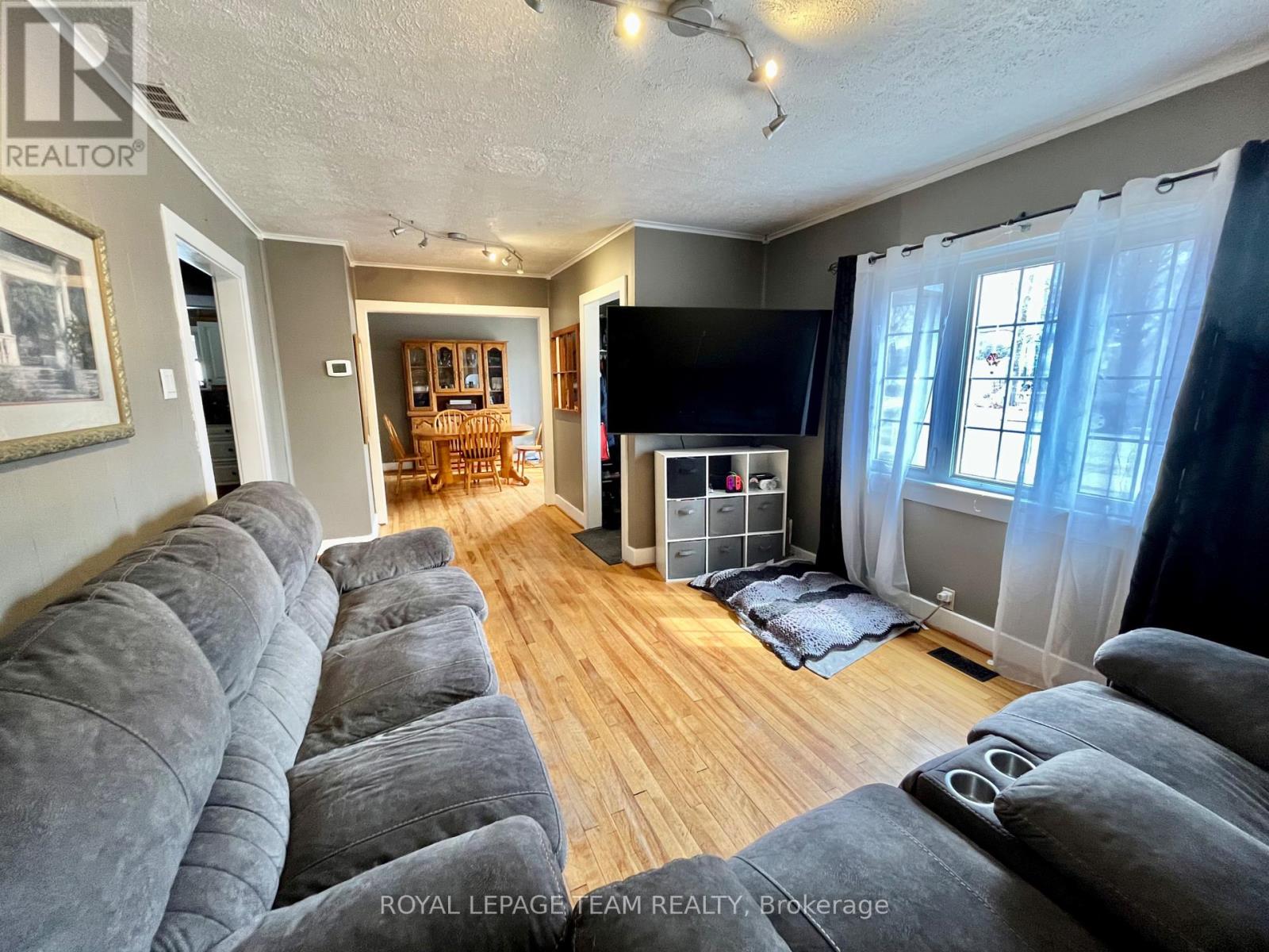 260 JORDAN AVENUE - 4