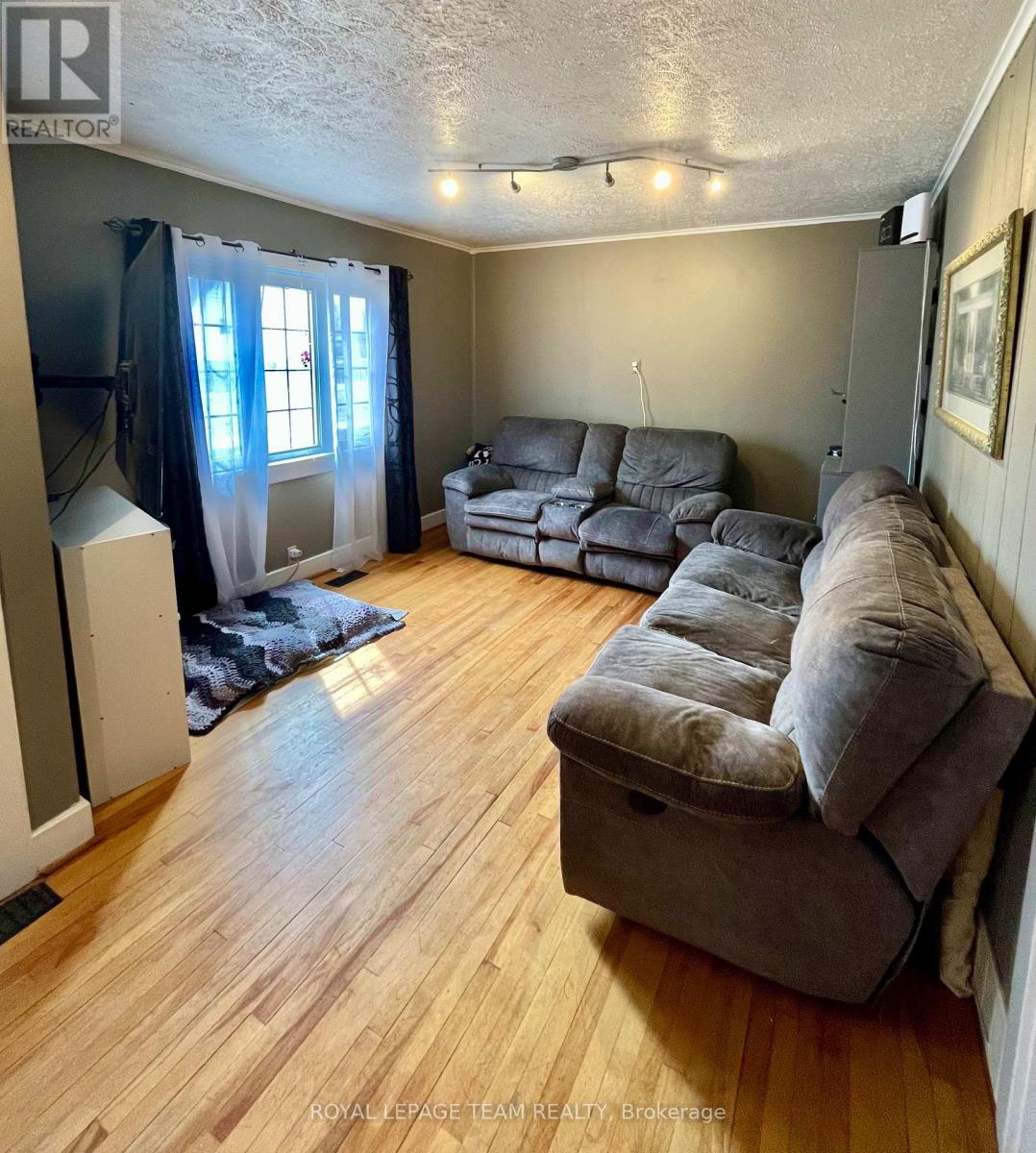 260 JORDAN AVENUE - 5