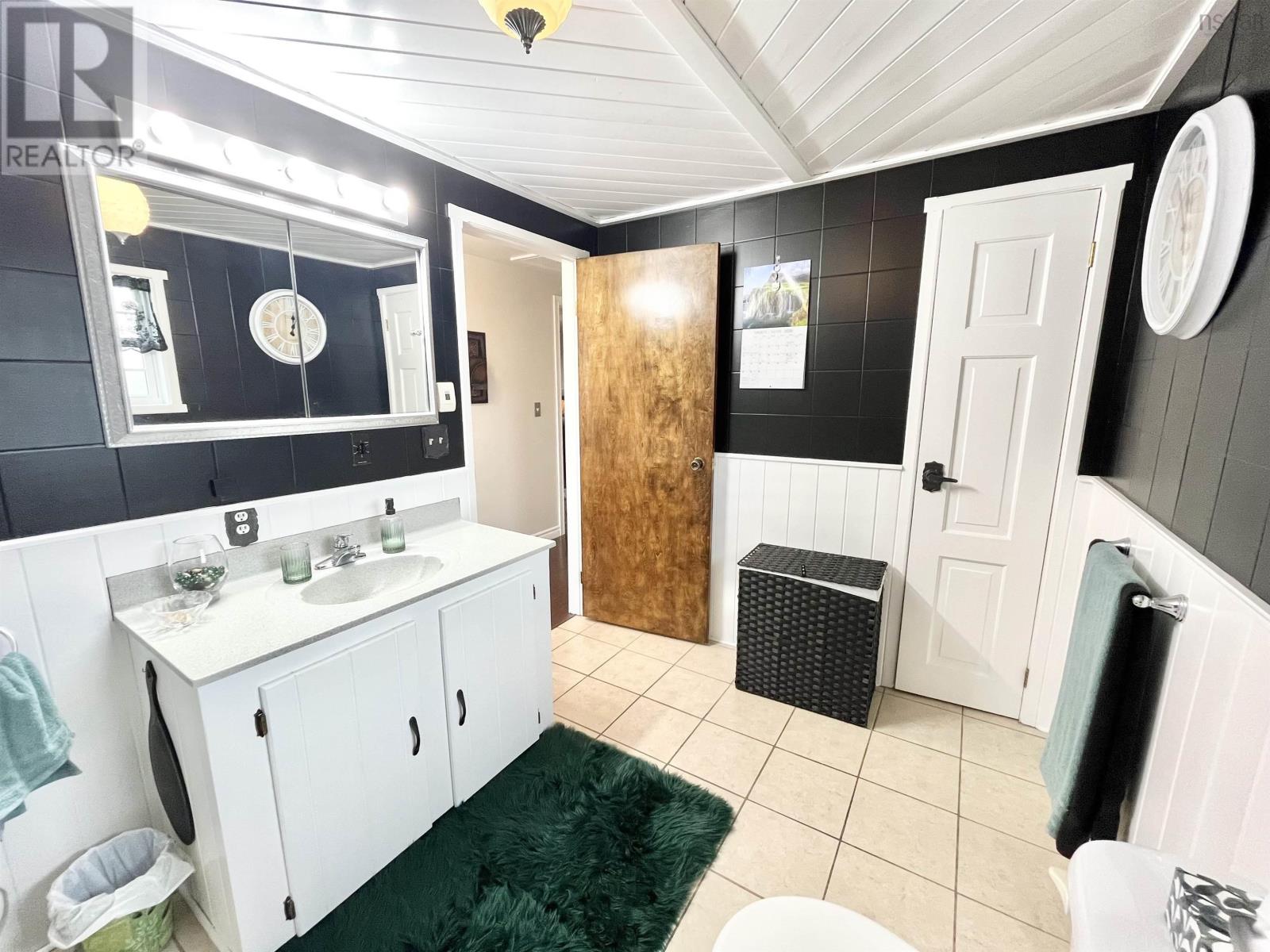 Property 29 of 48 of 472 Centreville South Side Road