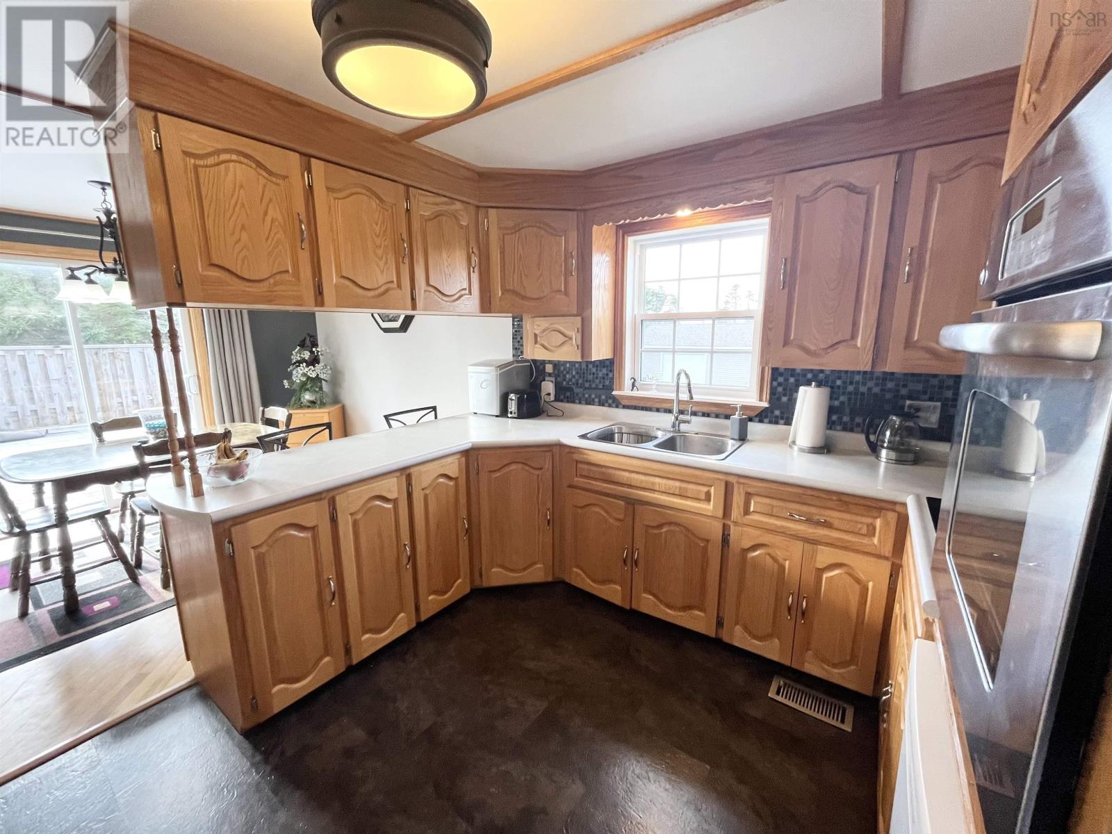 Property 7 of 48 of 472 Centreville South Side Road