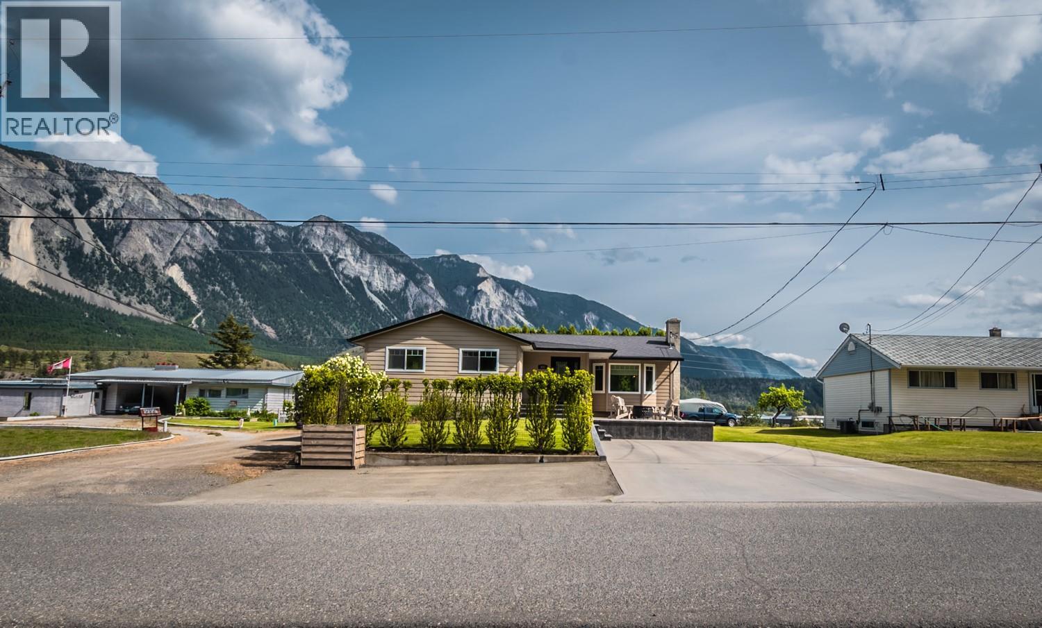692 Summers Street - 65