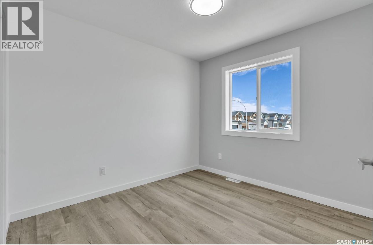 533 SHARMA CRESCENT - 32