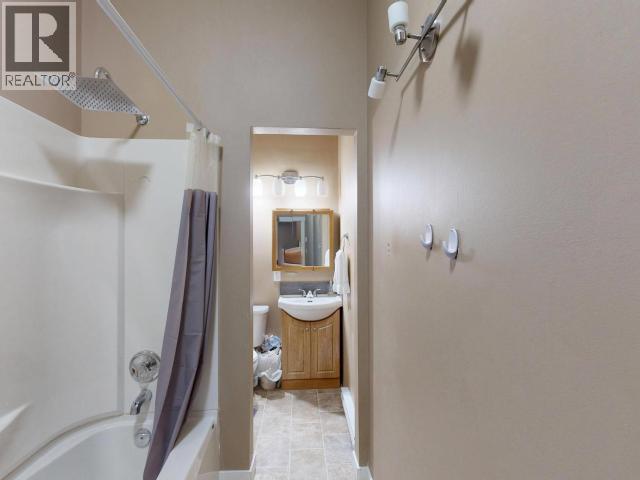 4566 MARINE AVE, Powell River