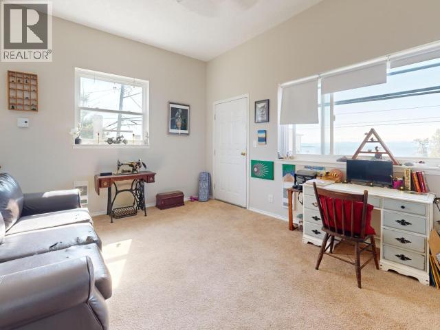 4566 MARINE AVE, Powell River