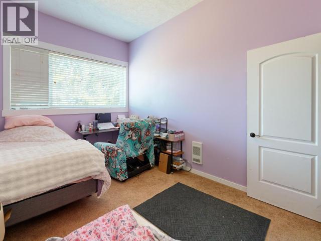 4566 MARINE AVE, Powell River