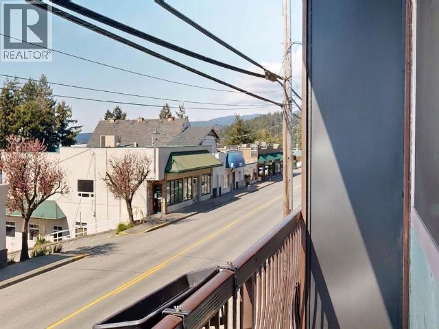 4566 MARINE AVE, Powell River