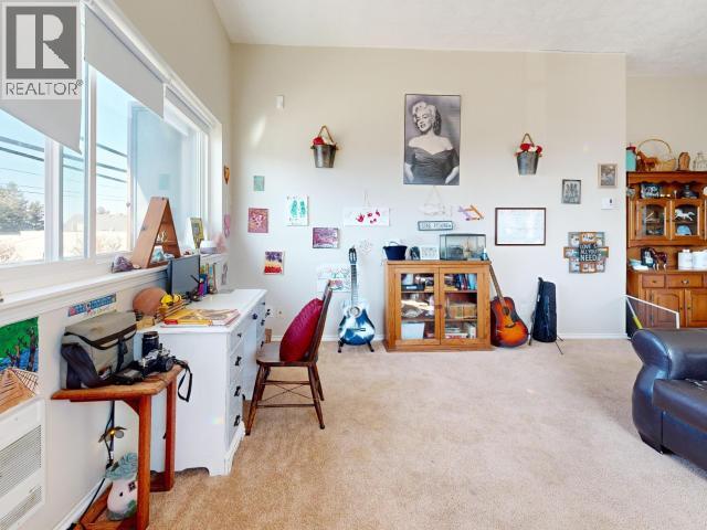 4566 MARINE AVE, Powell River