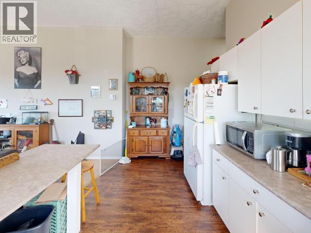 4566 MARINE AVE, Powell River