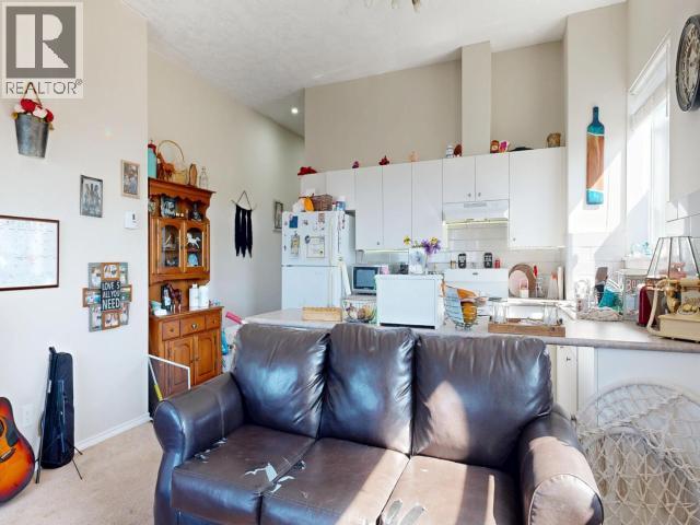 4566 MARINE AVE, Powell River