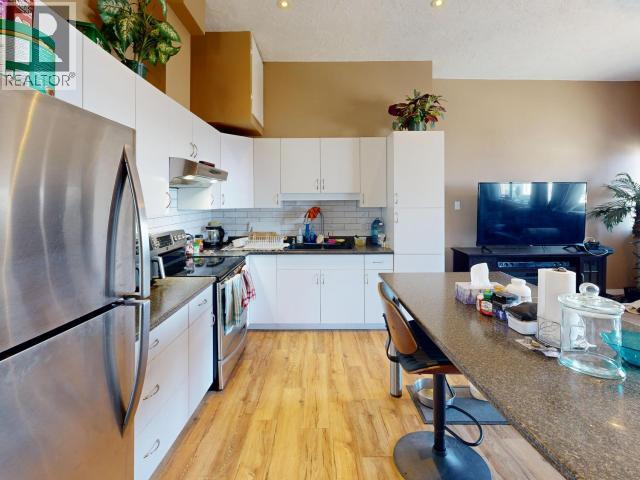 4566 MARINE AVE, Powell River