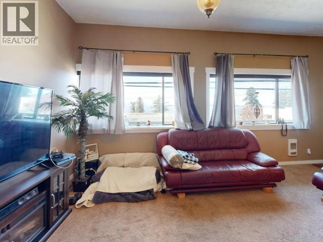 4566 MARINE AVE, Powell River