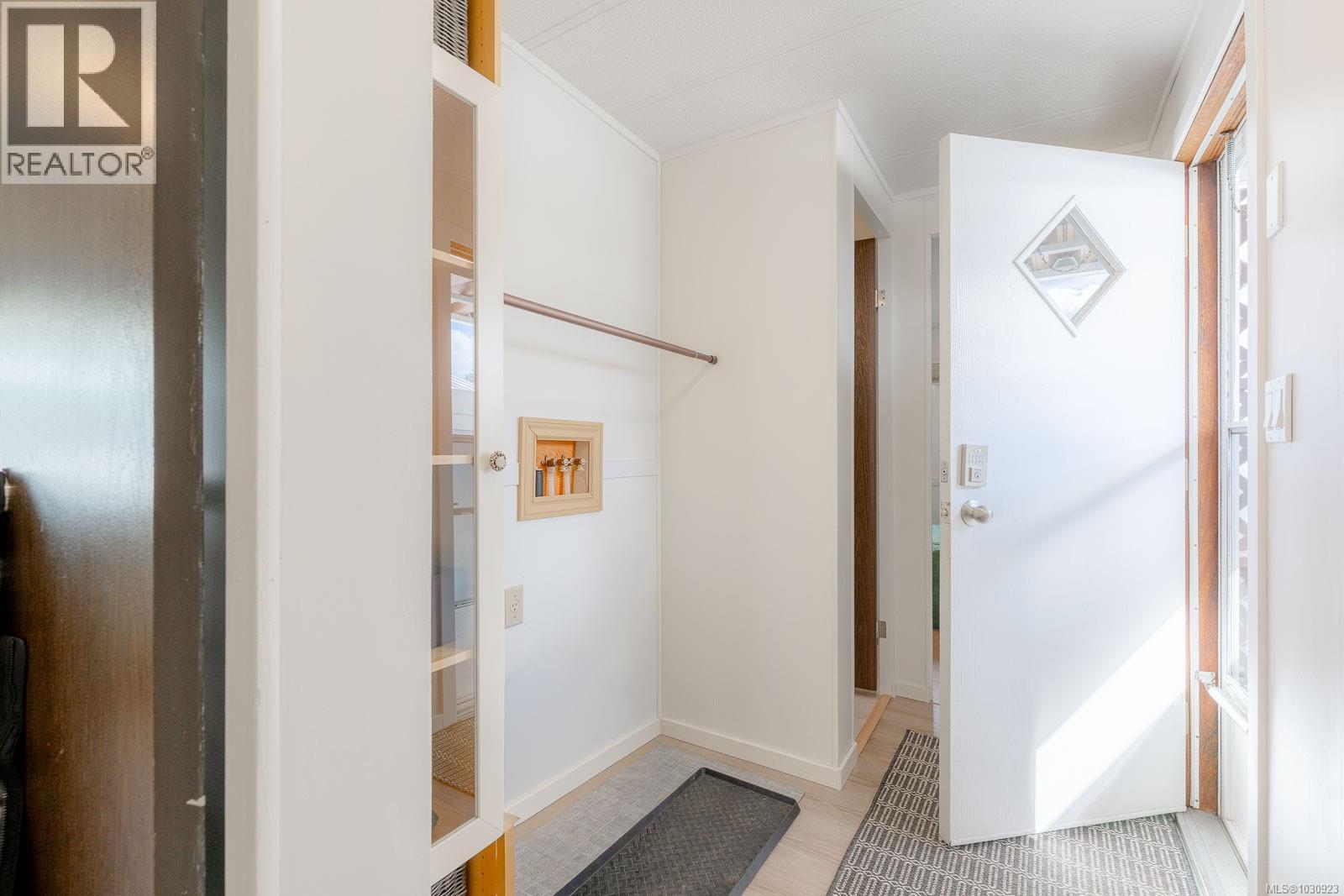 #27 10980 Westdowne Rd - 20