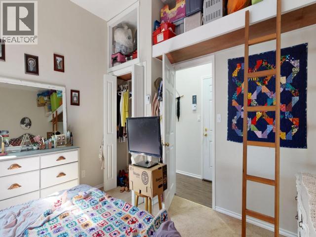 4566 MARINE AVE, Powell River