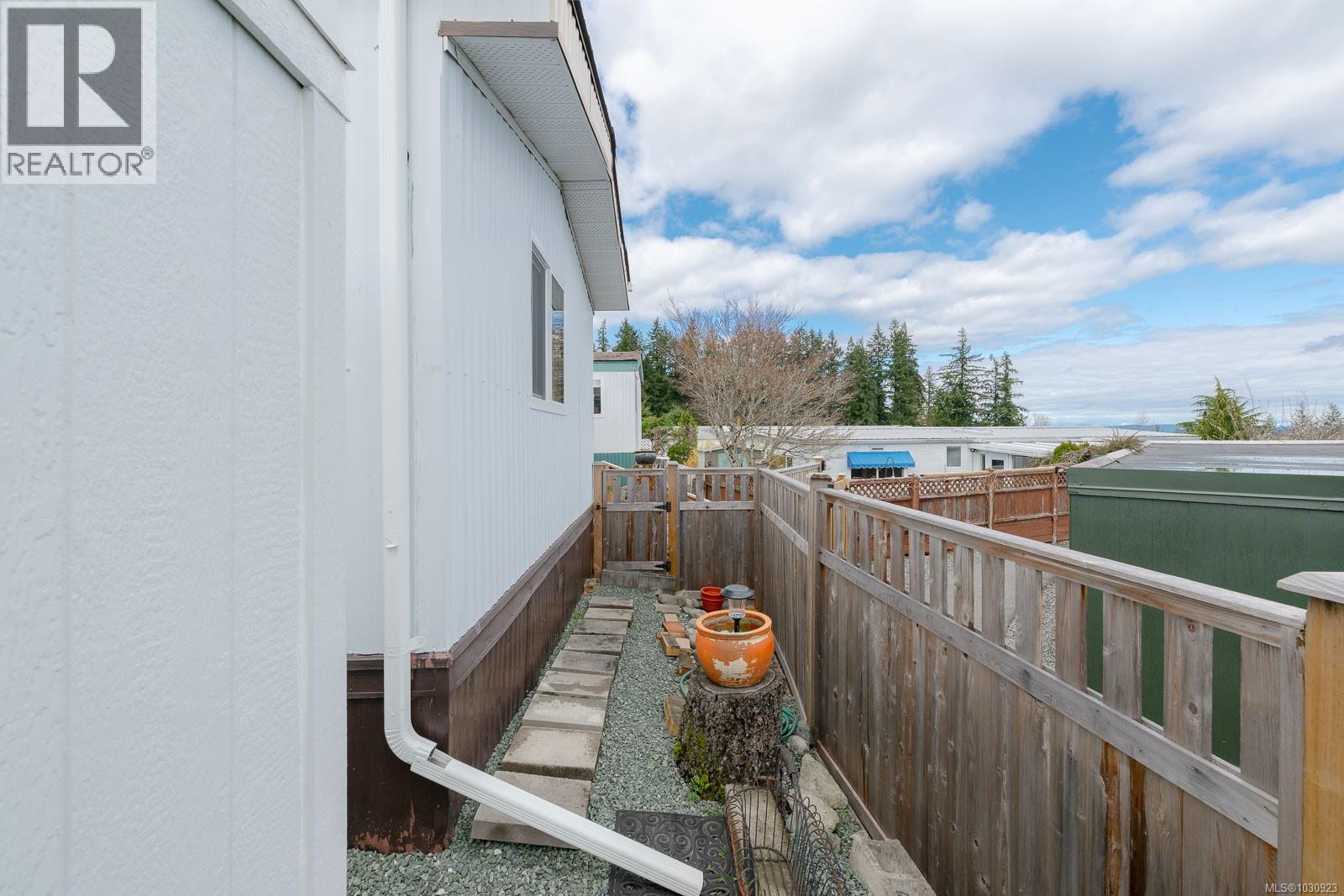 #27 10980 Westdowne Rd - 28