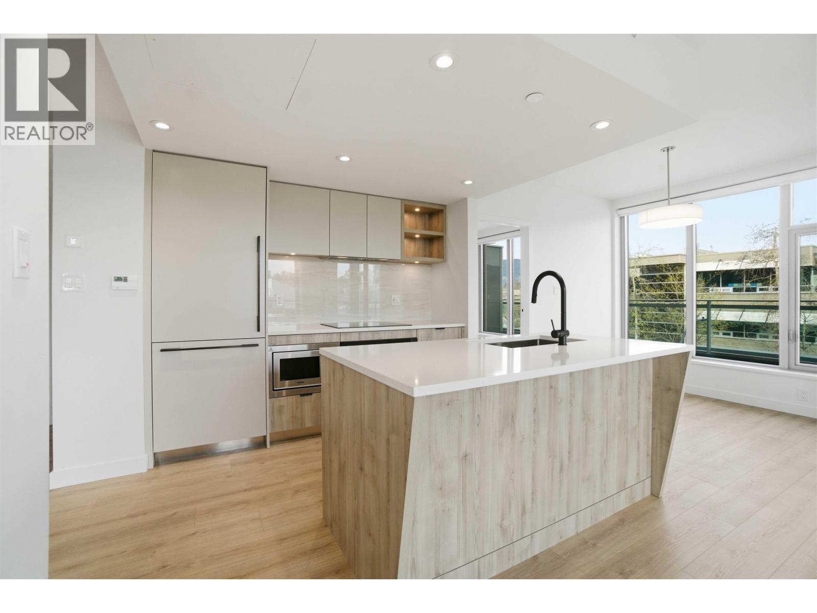 312 755 HARBOURSIDE DRIVE, North Vancouver