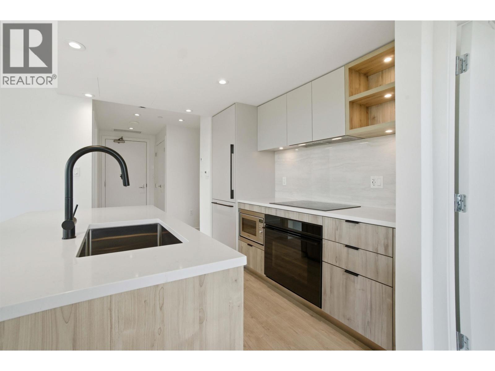 312 755 HARBOURSIDE DRIVE, North Vancouver