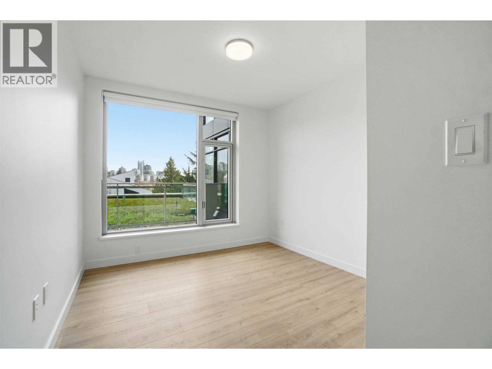 312 755 HARBOURSIDE DRIVE, North Vancouver