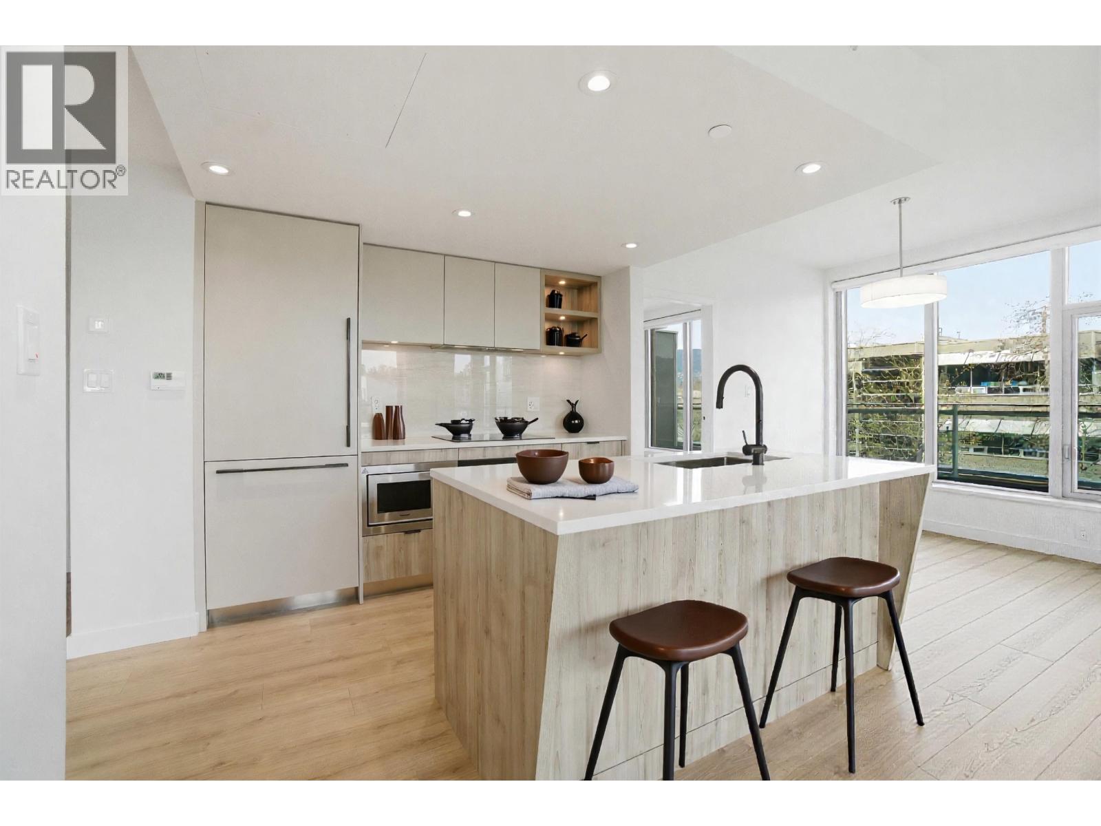 312 755 HARBOURSIDE DRIVE, North Vancouver