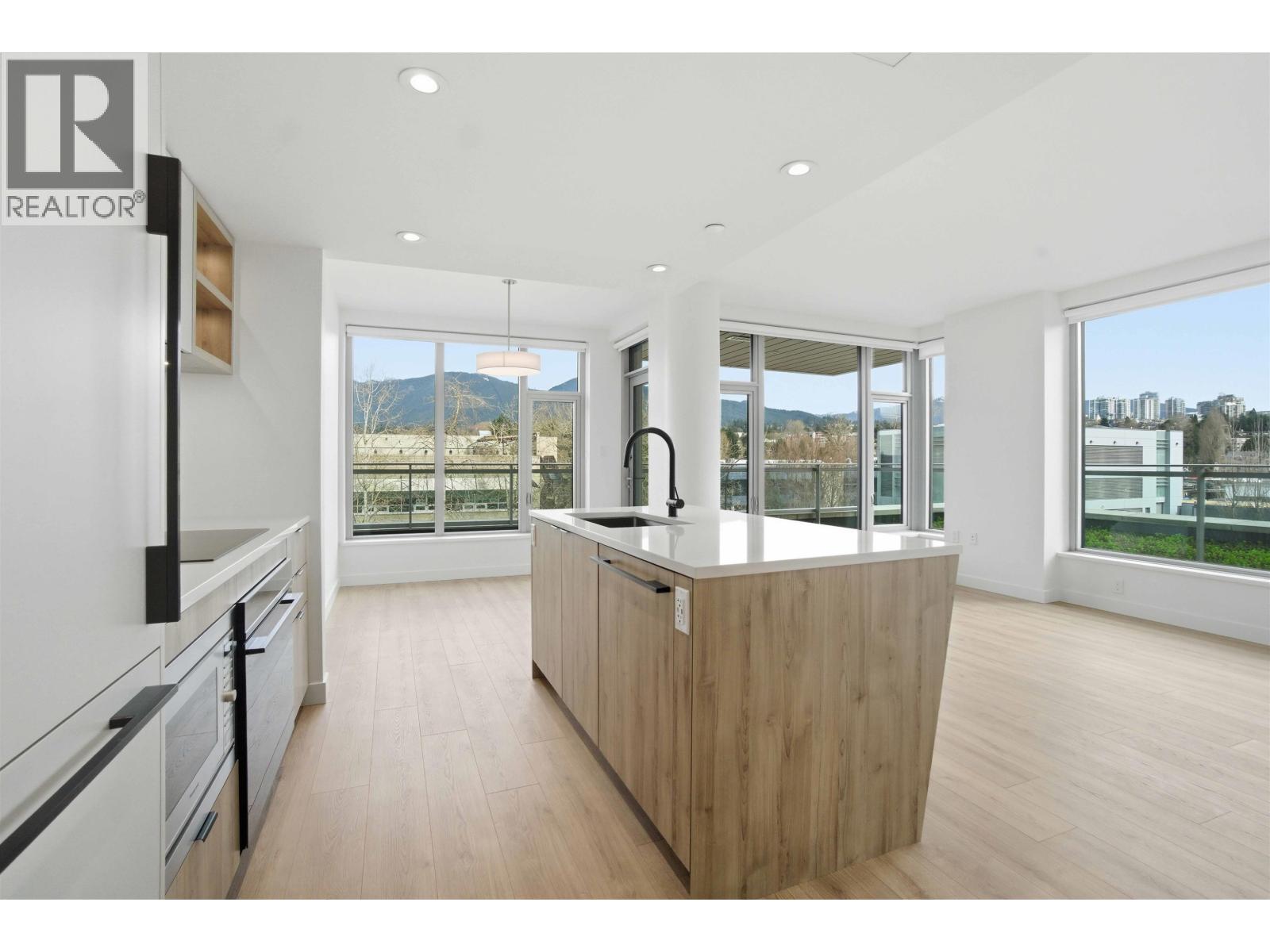 312 755 HARBOURSIDE DRIVE, North Vancouver