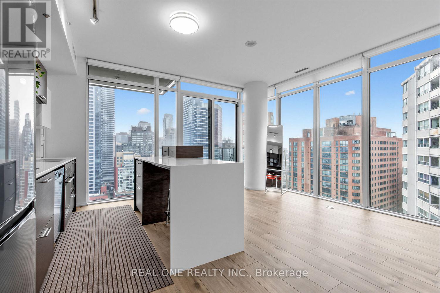 #1804 75 ST NICHOLAS STREET - 1