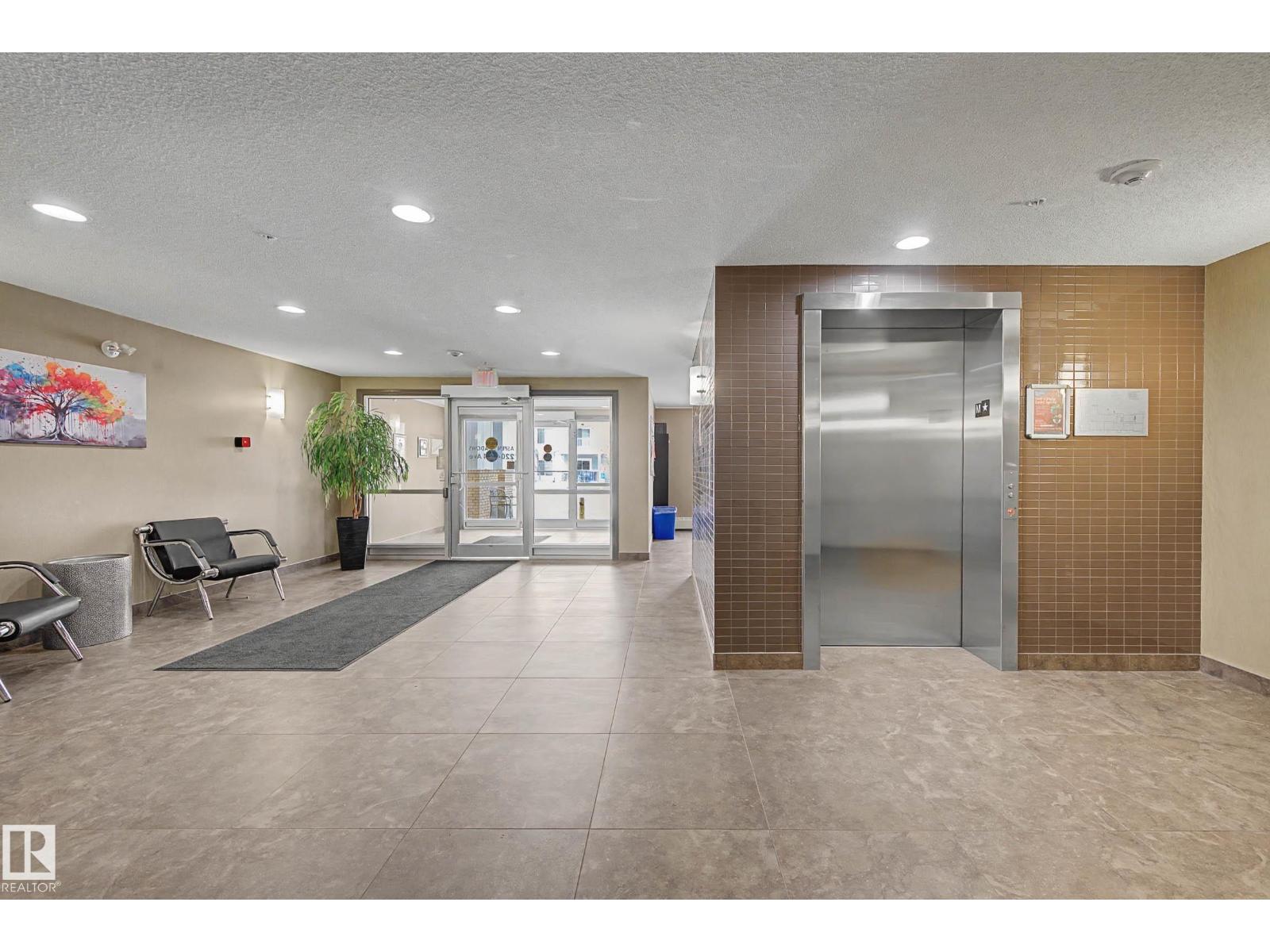 #210 2204 44 AV NW, Edmonton