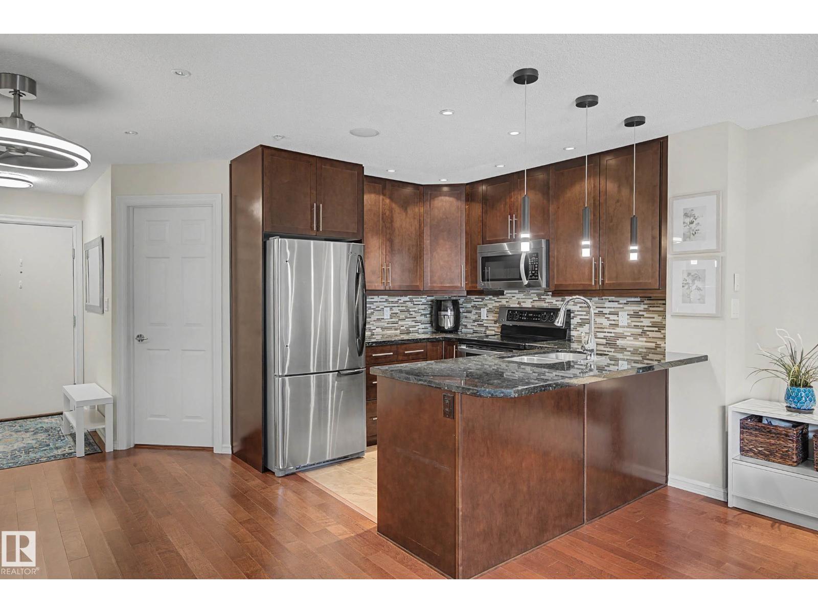 #210 2204 44 AV NW, Edmonton