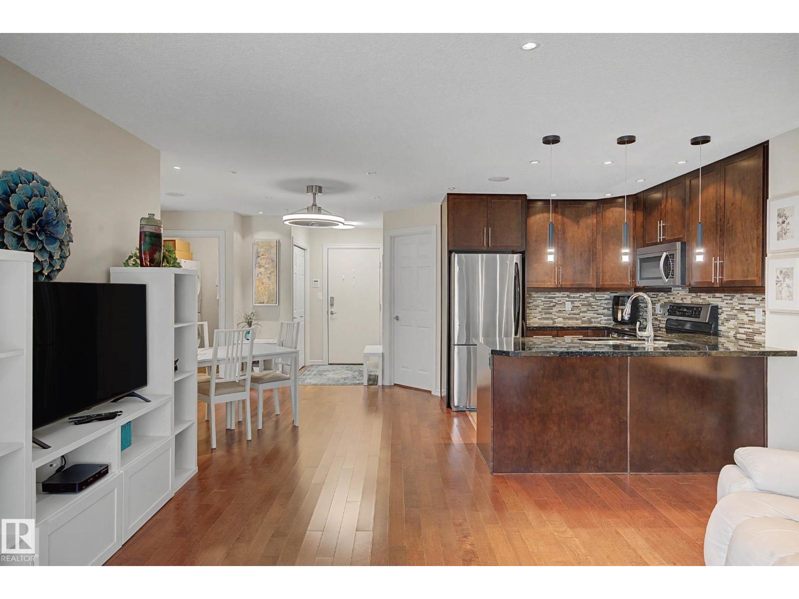 #210 2204 44 AV NW, Edmonton