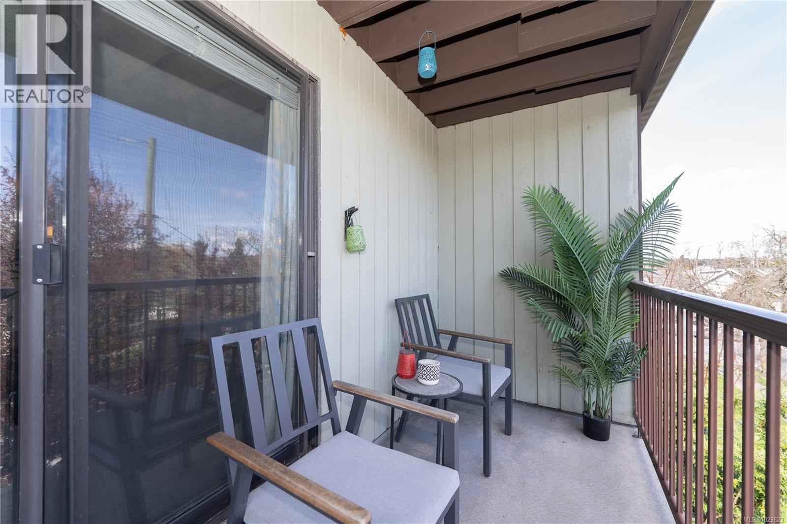 312 1655 Begbie St, Victoria