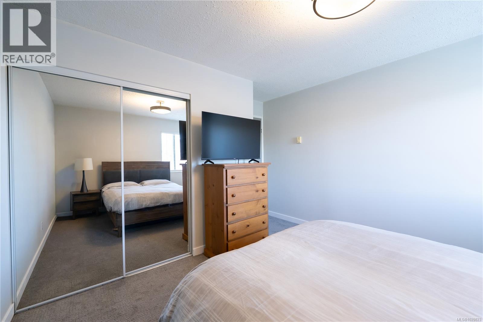 312 1655 Begbie St, Victoria