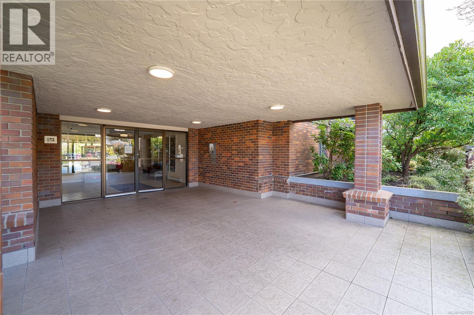 312 1655 Begbie St, Victoria