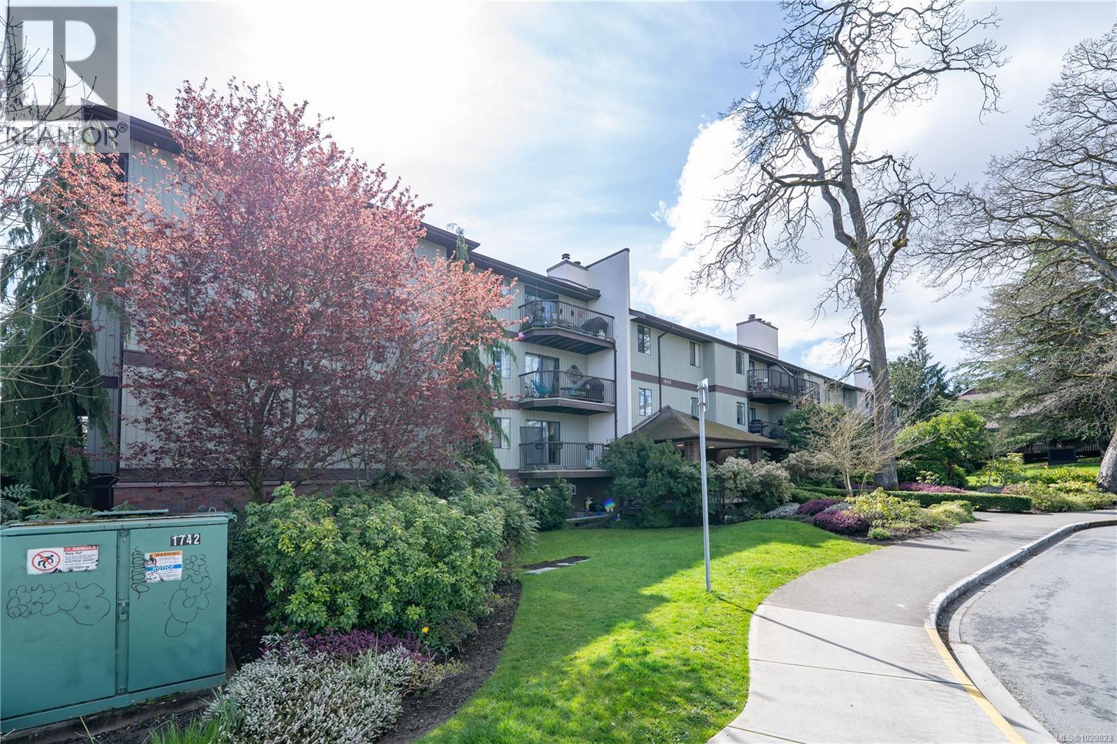 312 1655 Begbie St, Victoria