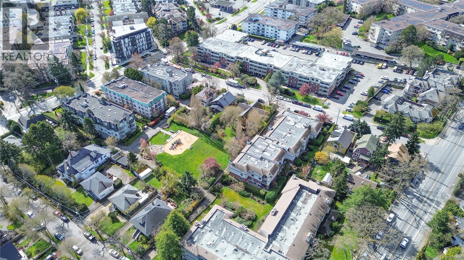 312 1655 Begbie St, Victoria