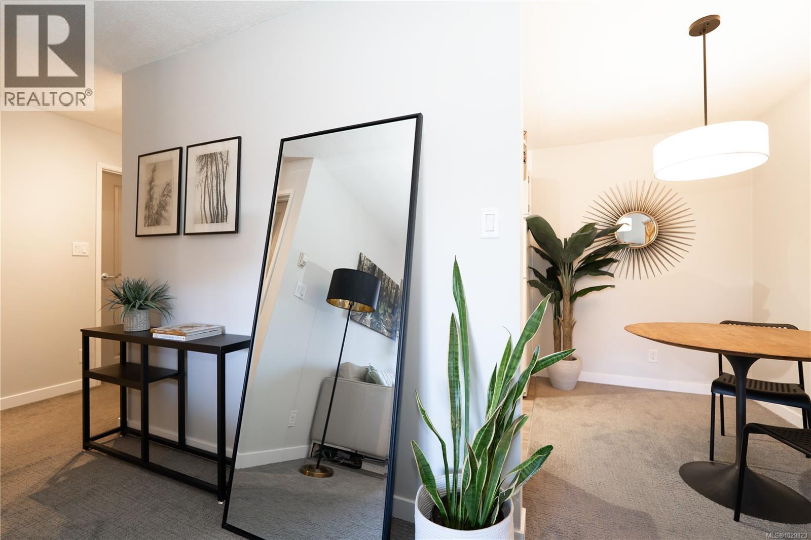 312 1655 Begbie St, Victoria