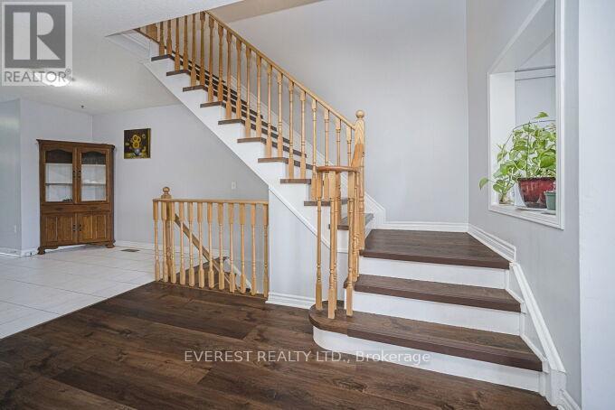 #127 2 SIR LOU DRIVE - 17