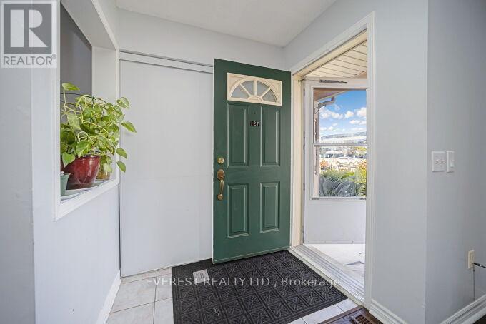 #127 2 SIR LOU DRIVE - 33