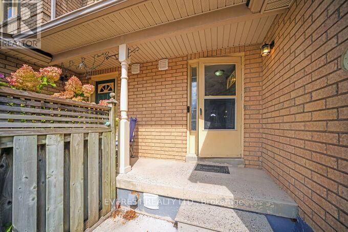#127 2 SIR LOU DRIVE - 4