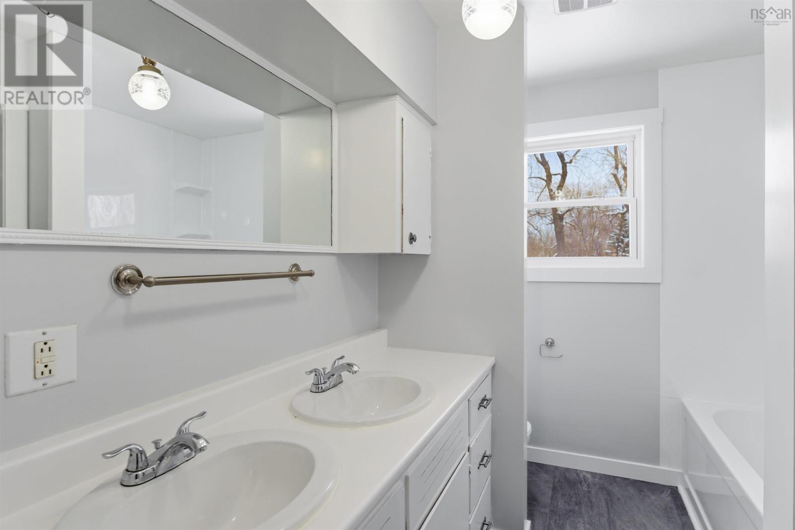 395 COLLEGE ROAD - 17