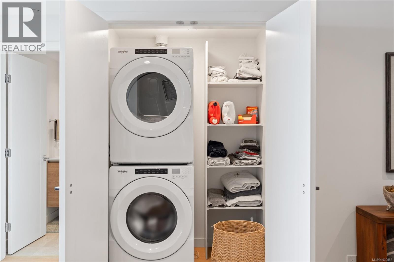 1102 369 Tyee Rd, Victoria