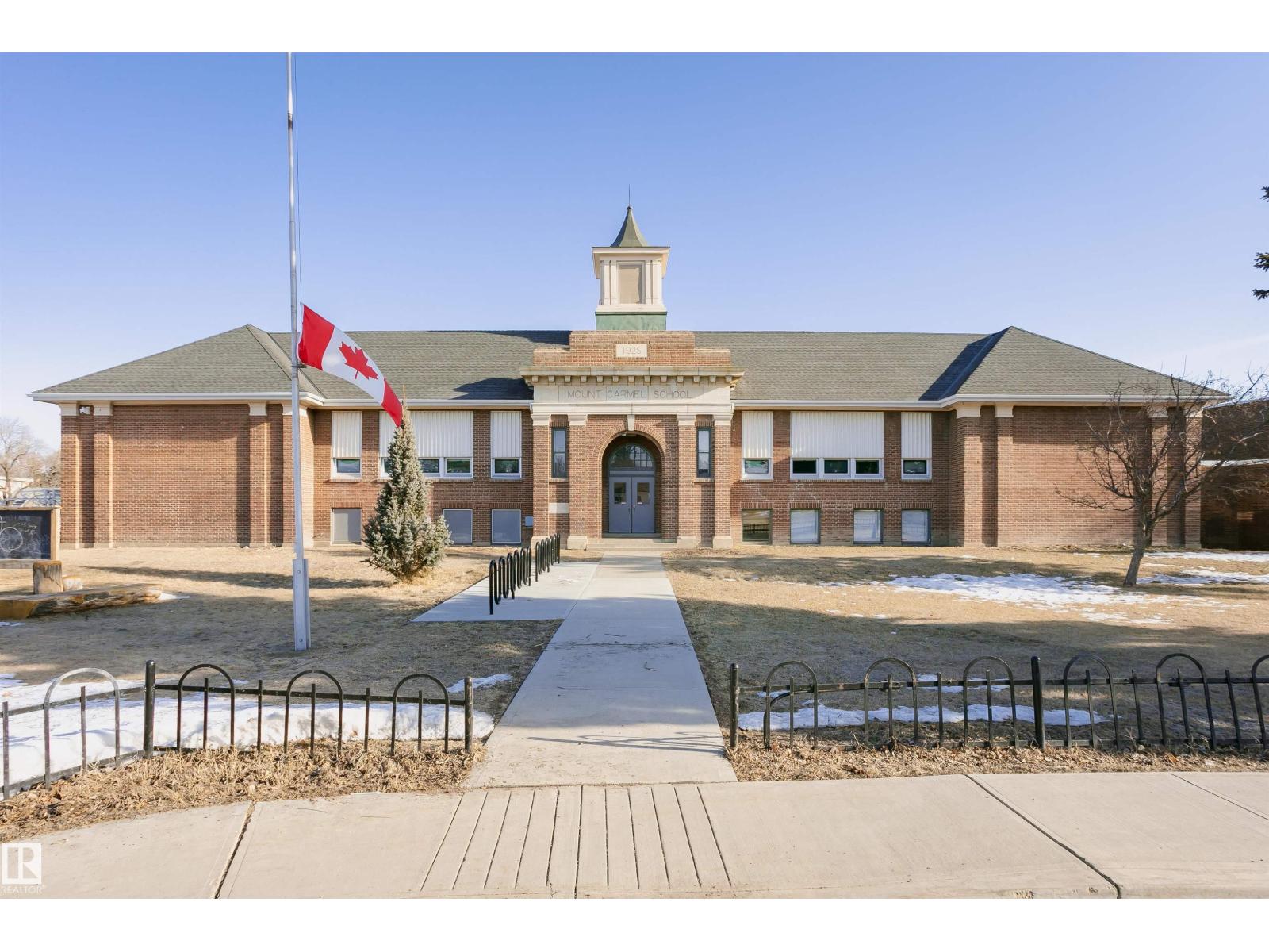 #211 10808 71 AV NW - 25