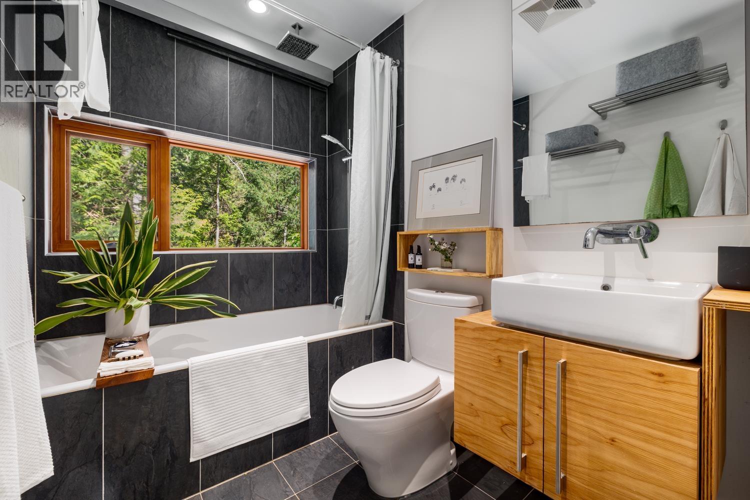 1283 PARK ROAD, Bowen Island