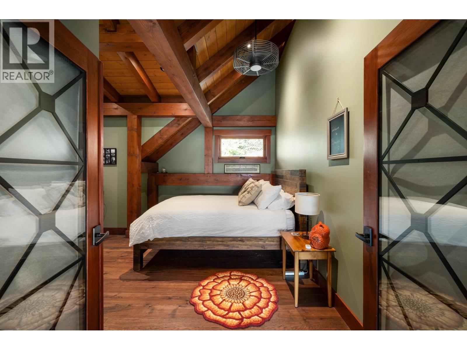 800 TAYLOR ROAD, Bowen Island