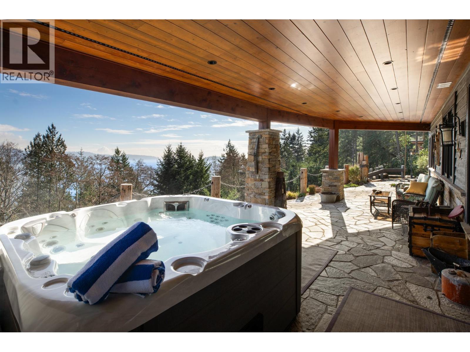 800 TAYLOR ROAD, Bowen Island