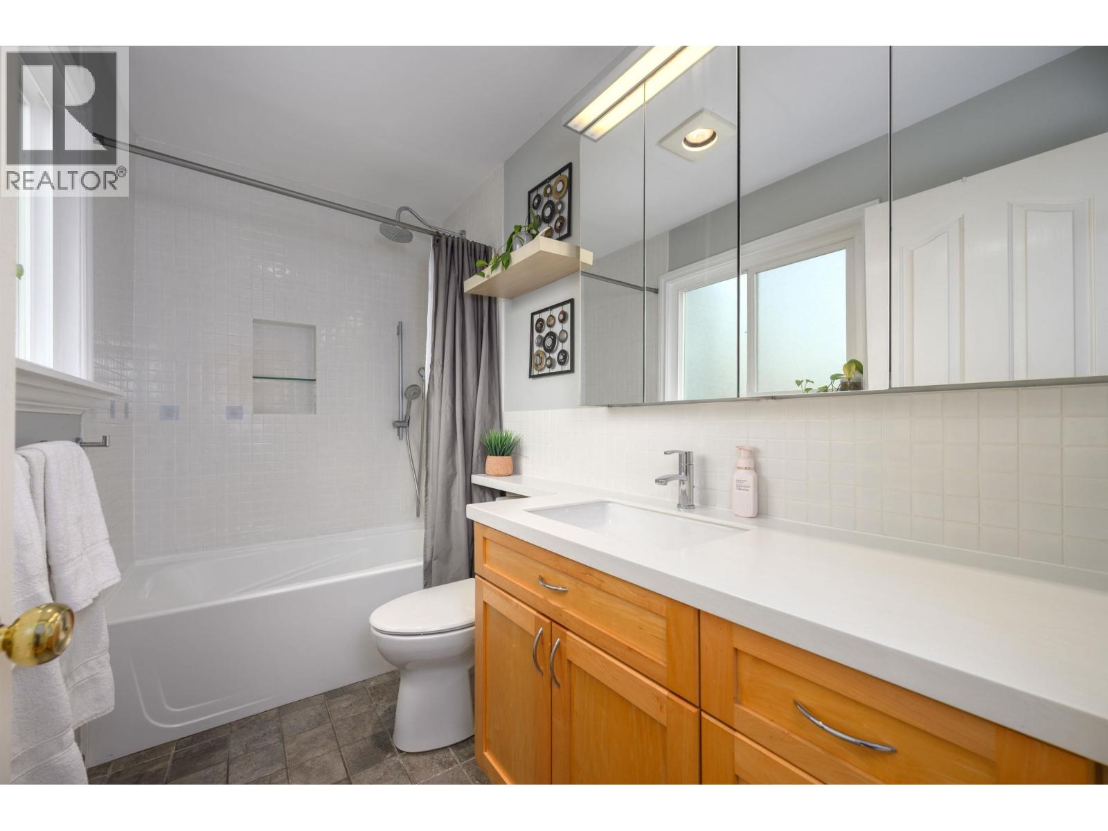 10 2590 AUSTIN AVENUE, Coquitlam