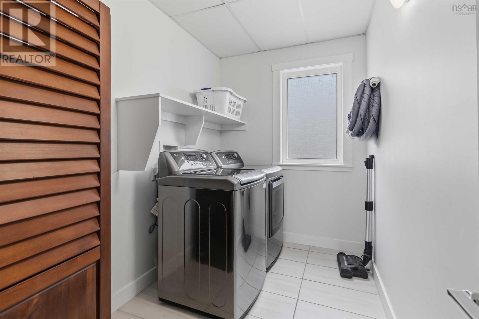 237 TRANSOM DRIVE - 40