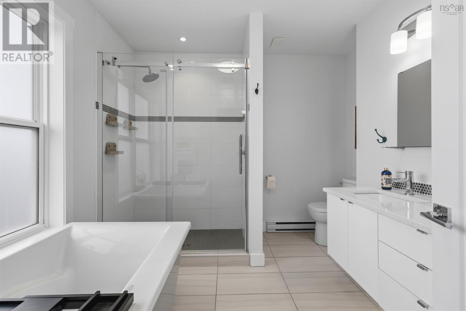 237 TRANSOM DRIVE - 33