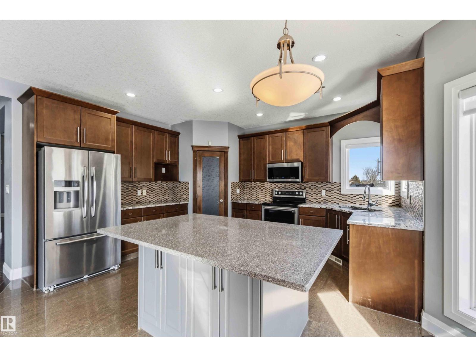 3563 14 ST NW, Edmonton