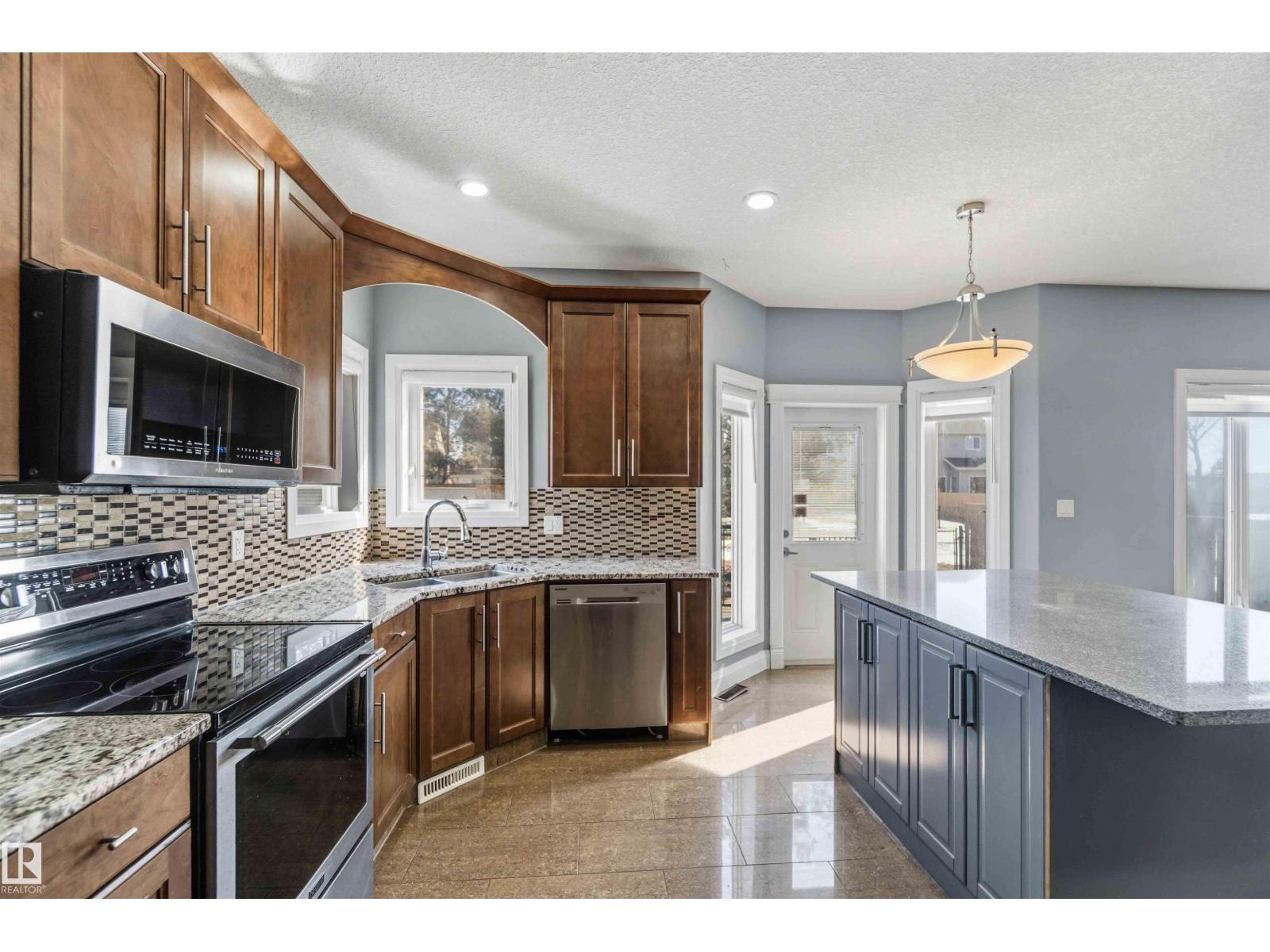 3563 14 ST NW, Edmonton