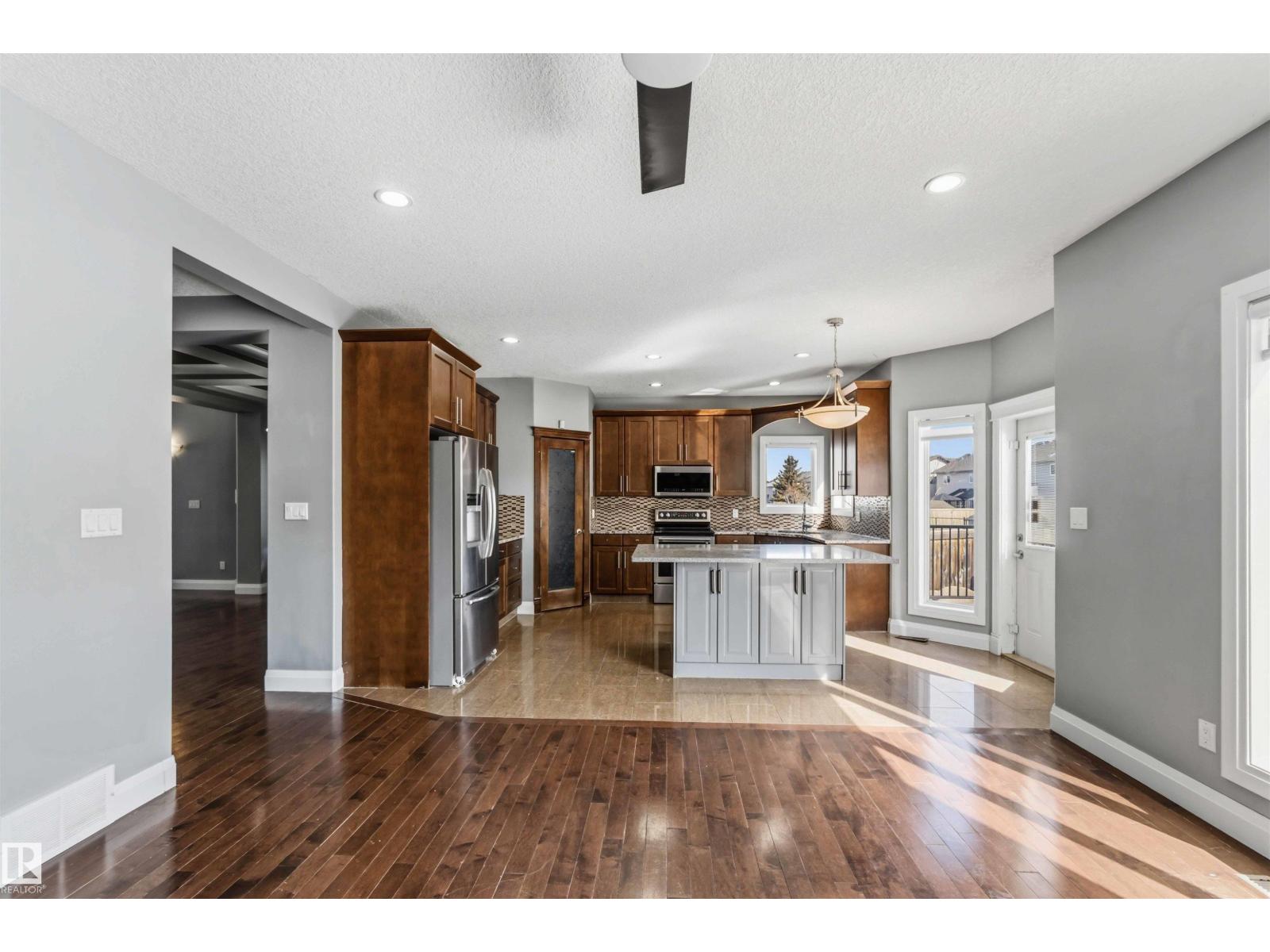 3563 14 ST NW, Edmonton