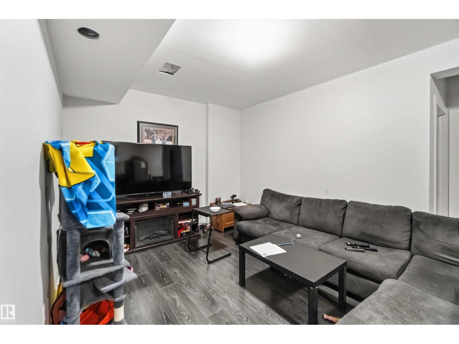 3563 14 ST NW, Edmonton