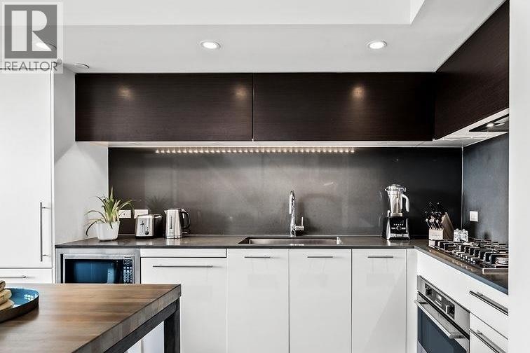 1005 150 CORDOVA Street - photo 2